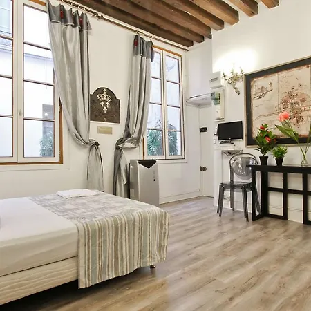 Fleur De Lys One Bedroom Apartment *