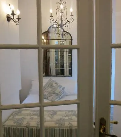 Fleur De Lys One Bedroom Apartment
